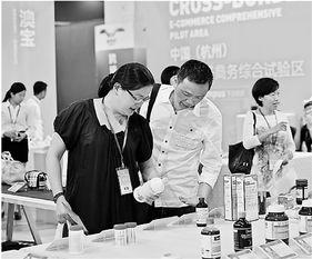 浙(zhe)江商(shang)務服(fu)務交易博覽會在(zai)杭(hang)舉行(xing)，推(tui)動商務服(fu)務創新(xin)發(fa)展(zhan)